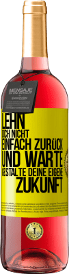 29,95 € Kostenloser Versand | Roséwein ROSÉ Ausgabe Lehn dich nicht einfach zurück und warte. Gestalte deine eigene Zukunft Gelbes Etikett. Anpassbares Etikett Junger Wein Ernte 2023 Tempranillo