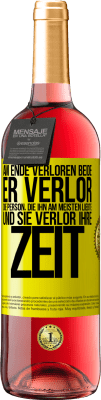 29,95 € Kostenloser Versand | Roséwein ROSÉ Ausgabe Am Ende verloren beide. Er verlor die Person, die ihn am meisten liebte, und sie verlor ihre Zeit Gelbes Etikett. Anpassbares Etikett Junger Wein Ernte 2023 Tempranillo