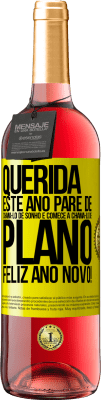 29,95 € Envio grátis | Vinho rosé Edição ROSÉ Querida, este ano pare de chamá-lo de sonho e comece a chamá-lo de plano. Feliz Ano Novo! Etiqueta Amarela. Etiqueta personalizável Vinho jovem Colheita 2025 Tempranillo