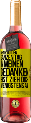 29,95 € Kostenloser Versand | Roséwein ROSÉ Ausgabe Wenn du den ganzen Tag in meinen Gedanken bist, zieh dich wenigstens an! Gelbes Etikett. Anpassbares Etikett Junger Wein Ernte 2024 Tempranillo