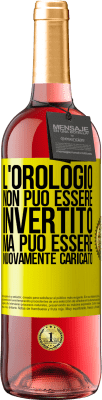 29,95 € Spedizione Gratuita | Vino rosato Edizione ROSÉ L'orologio non può essere invertito, ma può essere nuovamente caricato Etichetta Gialla. Etichetta personalizzabile Vino giovane Raccogliere 2024 Tempranillo