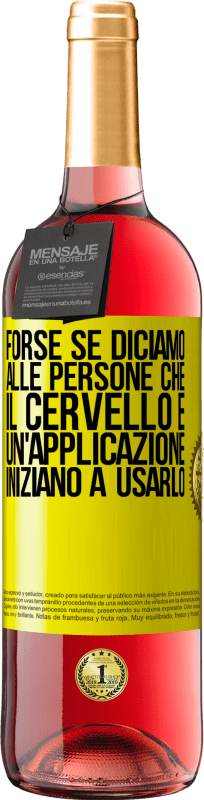 29,95 € Spedizione Gratuita | Vino rosato Edizione ROSÉ Forse se diciamo alle persone che il cervello è un'applicazione, iniziano a usarlo Etichetta Gialla. Etichetta personalizzabile Vino giovane Raccogliere 2024 Tempranillo