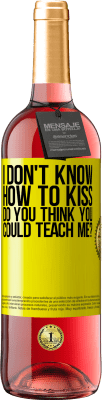 29,95 € Free Shipping | Rosé Wine ROSÉ Edition I don't know how to kiss, do you think you could teach me? Yellow Label. Customizable label Young wine Harvest 2023 Tempranillo
