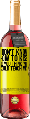 29,95 € Free Shipping | Rosé Wine ROSÉ Edition I don't know how to kiss, do you think you could teach me? Yellow Label. Customizable label Young wine Harvest 2025 Tempranillo