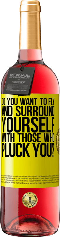 29,95 € 送料無料 | ロゼワイン ROSÉエディション あなたは飛び、あなたを引き抜く人であなた自身を取り囲みたいですか？ 黄色のラベル. カスタマイズ可能なラベル 若いワイン 収穫 2025 Tempranillo