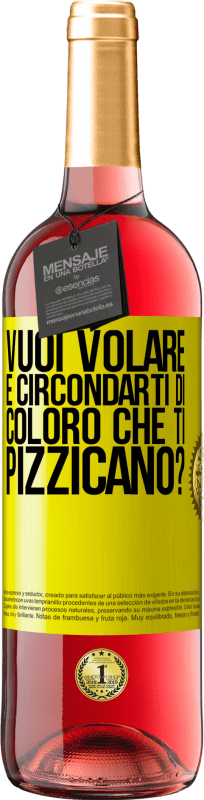 29,95 € Spedizione Gratuita | Vino rosato Edizione ROSÉ vuoi volare e circondarti di coloro che ti pizzicano? Etichetta Gialla. Etichetta personalizzabile Vino giovane Raccogliere 2024 Tempranillo