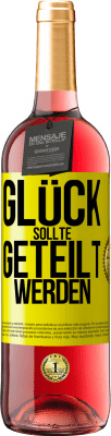 29,95 € Kostenloser Versand | Roséwein ROSÉ Ausgabe Glück sollte geteilt werden Gelbes Etikett. Anpassbares Etikett Junger Wein Ernte 2025 Tempranillo