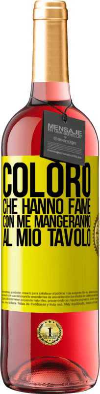 29,95 € Spedizione Gratuita | Vino rosato Edizione ROSÉ Coloro che hanno fame con me mangeranno al mio tavolo Etichetta Gialla. Etichetta personalizzabile Vino giovane Raccogliere 2024 Tempranillo