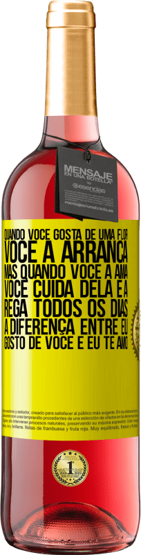 29,95 € Envio grátis | Vinho rosé Edição ROSÉ Quando você gosta de uma flor, você a arranca. Mas quando você a ama, você cuida dela e a rega todos os dias Etiqueta Amarela. Etiqueta personalizável Vinho jovem Colheita 2025 Tempranillo
