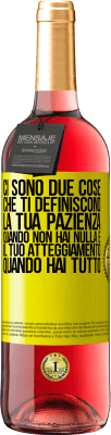 29,95 € Spedizione Gratuita | Vino rosato Edizione ROSÉ Ci sono due cose che ti definiscono. La tua pazienza quando non hai nulla e il tuo atteggiamento quando hai tutto Etichetta Gialla. Etichetta personalizzabile Vino giovane Raccogliere 2023 Tempranillo