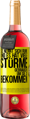 29,95 € Kostenloser Versand | Roséwein ROSÉ Ausgabe Sie nennt sich Ruhe, und es hat viele Stürme gebraucht, um sie zu bekommen Gelbes Etikett. Anpassbares Etikett Junger Wein Ernte 2025 Tempranillo