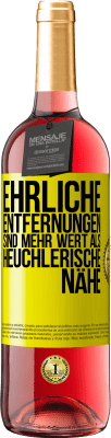 29,95 € Kostenloser Versand | Roséwein ROSÉ Ausgabe Ehrliche Entfernungen sind mehr wert als heuchlerische Nähe Gelbes Etikett. Anpassbares Etikett Junger Wein Ernte 2023 Tempranillo