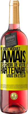 29,95 € Envoi gratuit | Vin rosé Édition ROSÉ Ne vous moquez jamais des choix de votre partenaire. Vous en êtes un Étiquette Jaune. Étiquette personnalisable Vin jeune Récolte 2024 Tempranillo