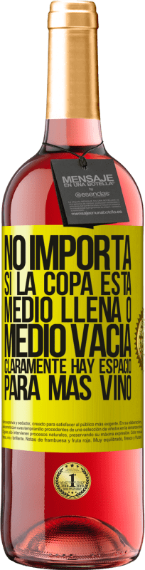 29,95 € Envío gratis | Vino Rosado Edición ROSÉ No importa si la copa está medio llena o medio vacía. Cláramente hay espacio para más vino Etiqueta Amarilla. Etiqueta personalizable Vino joven Cosecha 2025 Tempranillo