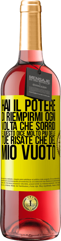 29,95 € Spedizione Gratuita | Vino rosato Edizione ROSÉ Hai il potere di riempirmi ogni volta che sorridi, e questo dice molto più delle tue risate che del mio vuoto Etichetta Gialla. Etichetta personalizzabile Vino giovane Raccogliere 2024 Tempranillo