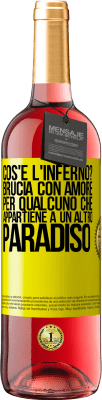 29,95 € Spedizione Gratuita | Vino rosato Edizione ROSÉ cos'è l'inferno? Brucia con amore per qualcuno che appartiene a un altro paradiso Etichetta Gialla. Etichetta personalizzabile Vino giovane Raccogliere 2024 Tempranillo