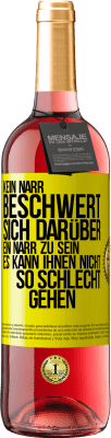 29,95 € Kostenloser Versand | Roséwein ROSÉ Ausgabe Kein Narr beschwert sich darüber, ein Narr zu sein. Es kann ihnen nicht so schlecht gehen Gelbes Etikett. Anpassbares Etikett Junger Wein Ernte 2023 Tempranillo