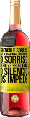 29,95 € Envio grátis | Vinho rosé Edição ROSÉ Silêncio e sorriso são duas armas poderosas. O sorriso resolve problemas, o silêncio os impede Etiqueta Amarela. Etiqueta personalizável Vinho jovem Colheita 2023 Tempranillo