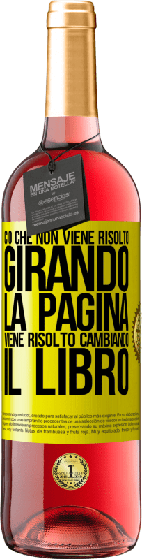 29,95 € Spedizione Gratuita | Vino rosato Edizione ROSÉ Ciò che non viene risolto girando la pagina, viene risolto cambiando il libro Etichetta Gialla. Etichetta personalizzabile Vino giovane Raccogliere 2024 Tempranillo