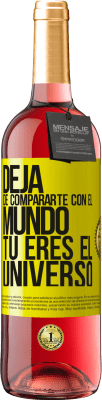 29,95 € Envío gratis | Vino Rosado Edición ROSÉ Deja de compararte con el mundo, tú eres el universo Etiqueta Amarilla. Etiqueta personalizable Vino joven Cosecha 2024 Tempranillo