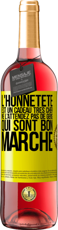 29,95 € Envoi gratuit | Vin rosé Édition ROSÉ L'honnêteté est un cadeau très cher. Ne l'attendez pas de gens qui sont bon marché Étiquette Jaune. Étiquette personnalisable Vin jeune Récolte 2024 Tempranillo