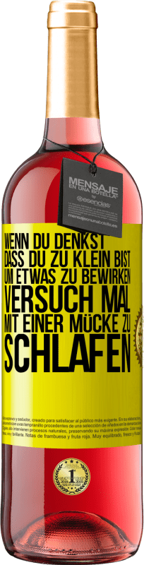 29,95 € Kostenloser Versand | Roséwein ROSÉ Ausgabe Wenn du denkst, dass du zu klein bist, um etwas zu bewirken, versuch mal, mit einer Mücke zu schlafen Gelbes Etikett. Anpassbares Etikett Junger Wein Ernte 2024 Tempranillo