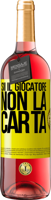 29,95 € Spedizione Gratuita | Vino rosato Edizione ROSÉ Sii il giocatore, non la carta Etichetta Gialla. Etichetta personalizzabile Vino giovane Raccogliere 2024 Tempranillo