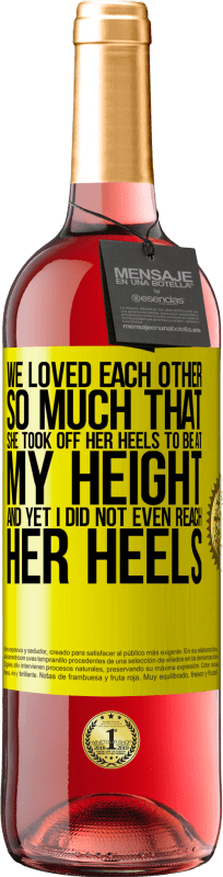 29,95 € Free Shipping | Rosé Wine ROSÉ Edition We loved each other so much that she took off her heels to be at my height, and yet I did not even reach her heels Yellow Label. Customizable label Young wine Harvest 2023 Tempranillo