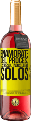 29,95 € Envío gratis | Vino Rosado Edición ROSÉ Enamórate del proceso, los resultados llegan solos Etiqueta Amarilla. Etiqueta personalizable Vino joven Cosecha 2023 Tempranillo