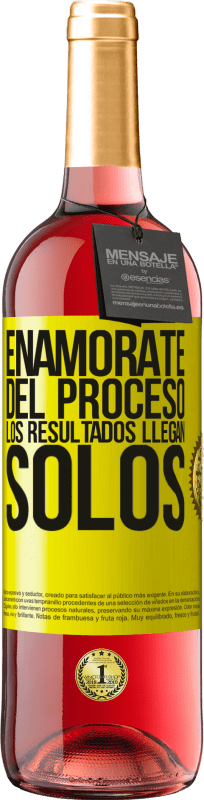 29,95 € Envío gratis | Vino Rosado Edición ROSÉ Enamórate del proceso, los resultados llegan solos Etiqueta Amarilla. Etiqueta personalizable Vino joven Cosecha 2025 Tempranillo