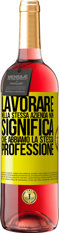 29,95 € Spedizione Gratuita | Vino rosato Edizione ROSÉ Lavorare nella stessa azienda non significa che abbiamo la stessa professione Etichetta Gialla. Etichetta personalizzabile Vino giovane Raccogliere 2024 Tempranillo