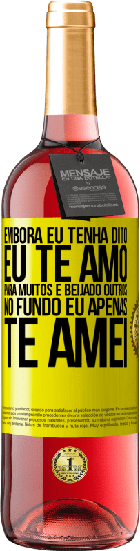 29,95 € Envio grátis | Vinho rosé Edição ROSÉ Embora eu tenha dito eu te amo para muitos e beijado outros, no fundo eu apenas te amei Etiqueta Amarela. Etiqueta personalizável Vinho jovem Colheita 2024 Tempranillo