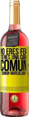 29,95 € 免费送货 | 桃红葡萄酒 ROSÉ版 No eres fea, tienes una cara común (común murciélago) 黄色标签. 可自定义的标签 青年酒 收成 2025 Tempranillo