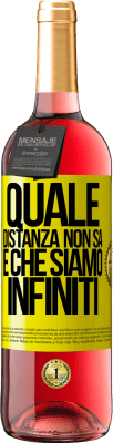 29,95 € Spedizione Gratuita | Vino rosato Edizione ROSÉ Quale distanza non sa è che siamo infiniti Etichetta Gialla. Etichetta personalizzabile Vino giovane Raccogliere 2023 Tempranillo