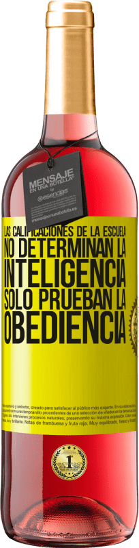 29,95 € Envío gratis | Vino Rosado Edición ROSÉ Las calificaciones de la escuela no determinan la inteligencia. Sólo prueban la obediencia Etiqueta Amarilla. Etiqueta personalizable Vino joven Cosecha 2024 Tempranillo