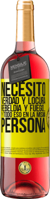 29,95 € Envío gratis | Vino Rosado Edición ROSÉ Necesito verdad y locura, rebeldía y fuego… Y todo eso en la misma persona Etiqueta Amarilla. Etiqueta personalizable Vino joven Cosecha 2025 Tempranillo