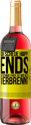 29,95 € Kostenloser Versand | Roséwein ROSÉ Ausgabe Ich scheue Happy Ends, ich schaue eher zu, wie alles verbrennt Gelbes Etikett. Anpassbares Etikett Junger Wein Ernte 2023 Tempranillo