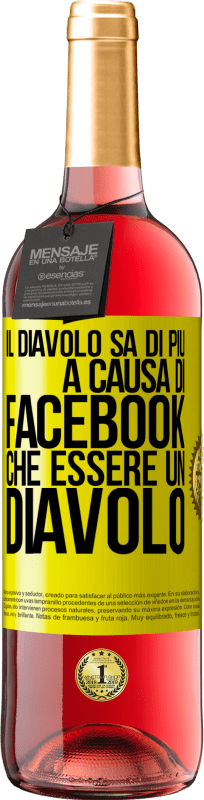 29,95 € Spedizione Gratuita | Vino rosato Edizione ROSÉ Il diavolo sa di più a causa di Facebook che essere un diavolo Etichetta Gialla. Etichetta personalizzabile Vino giovane Raccogliere 2024 Tempranillo