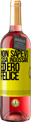 29,95 € Spedizione Gratuita | Vino rosato Edizione ROSÉ Non sapevo cosa indossare ed ero felice Etichetta Gialla. Etichetta personalizzabile Vino giovane Raccogliere 2023 Tempranillo