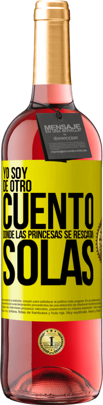 29,95 € Envío gratis | Vino Rosado Edición ROSÉ Yo soy de otro cuento donde las princesas se rescatan solas Etiqueta Amarilla. Etiqueta personalizable Vino joven Cosecha 2023 Tempranillo