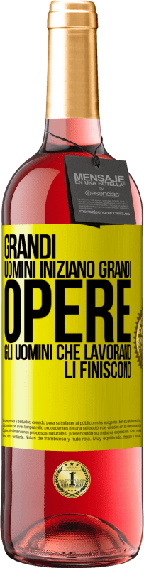 29,95 € Spedizione Gratuita | Vino rosato Edizione ROSÉ Grandi uomini iniziano grandi opere. Gli uomini che lavorano li finiscono Etichetta Gialla. Etichetta personalizzabile Vino giovane Raccogliere 2023 Tempranillo