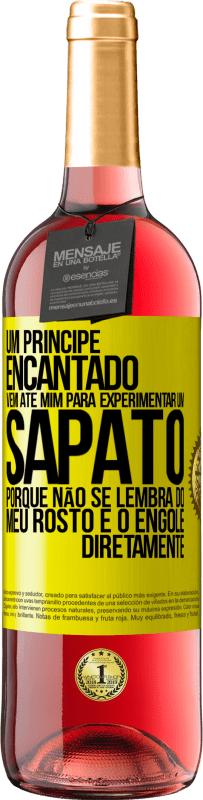 29,95 € Envio grátis | Vinho rosé Edição ROSÉ Um príncipe encantado vem até mim para experimentar um sapato porque não se lembra do meu rosto e o engole diretamente Etiqueta Amarela. Etiqueta personalizável Vinho jovem Colheita 2023 Tempranillo