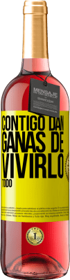 29,95 € Envío gratis | Vino Rosado Edición ROSÉ Contigo dan ganas de vivirlo todo Etiqueta Amarilla. Etiqueta personalizable Vino joven Cosecha 2024 Tempranillo