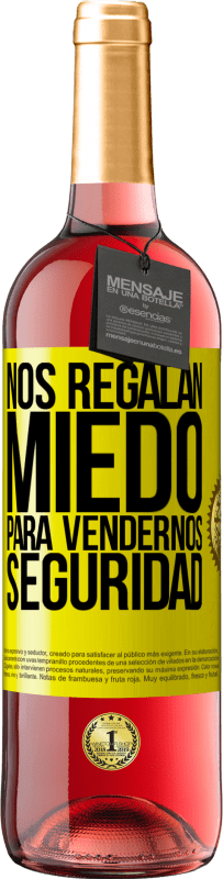 29,95 € Envío gratis | Vino Rosado Edición ROSÉ Nos regalan miedo para vendernos seguridad Etiqueta Amarilla. Etiqueta personalizable Vino joven Cosecha 2024 Tempranillo