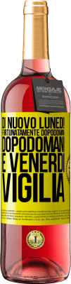 29,95 € Spedizione Gratuita | Vino rosato Edizione ROSÉ Di nuovo lunedì! Fortunatamente dopodomani dopodomani è venerdì vigilia Etichetta Gialla. Etichetta personalizzabile Vino giovane Raccogliere 2025 Tempranillo