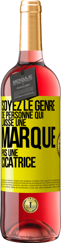 29,95 € Envoi gratuit | Vin rosé Édition ROSÉ Soyez le genre de personne qui laisse une marque, pas une cicatrice Étiquette Jaune. Étiquette personnalisable Vin jeune Récolte 2023 Tempranillo