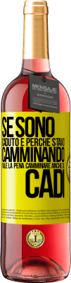 29,95 € Spedizione Gratuita | Vino rosato Edizione ROSÉ Se sono caduto è perché stavo camminando. Vale la pena camminare anche se cadi Etichetta Gialla. Etichetta personalizzabile Vino giovane Raccogliere 2025 Tempranillo