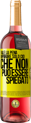 29,95 € Spedizione Gratuita | Vino rosato Edizione ROSÉ Vale la pena imparare solo ciò che non può essere spiegato Etichetta Gialla. Etichetta personalizzabile Vino giovane Raccogliere 2023 Tempranillo