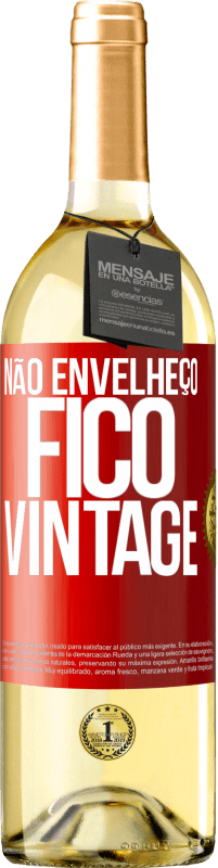 29,95 € Envio grátis | Vinho branco Edição WHITE Não envelheço, fico vintage Etiqueta Vermelha. Etiqueta personalizável Vinho jovem Colheita 2024 Verdejo