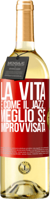 29,95 € Spedizione Gratuita | Vino bianco Edizione WHITE La vita è come il jazz ... meglio se improvvisata Etichetta Rossa. Etichetta personalizzabile Vino giovane Raccogliere 2023 Verdejo